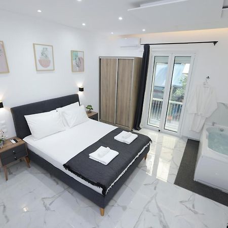 Apollo 2 Bd Jacuzzi Suite Атина Екстериор снимка