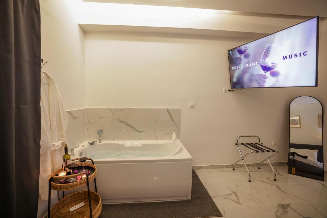 Apollo 2 Bd Jacuzzi Suite Атина Екстериор снимка