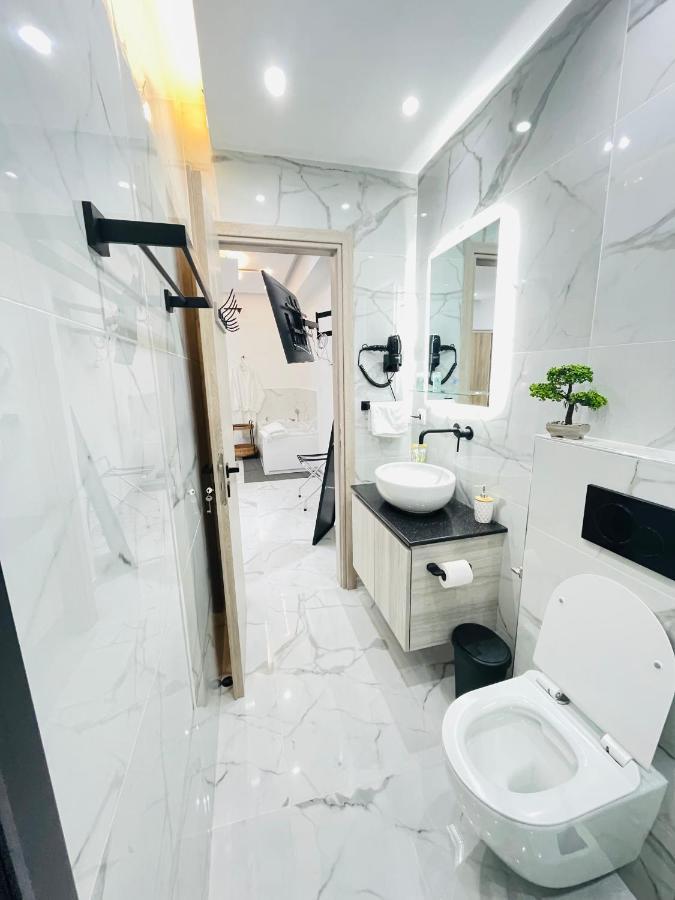 Apollo 2 Bd Jacuzzi Suite Атина Екстериор снимка