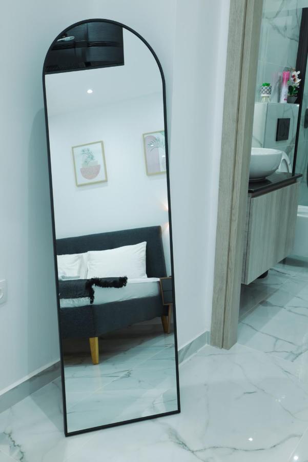 Apollo 2 Bd Jacuzzi Suite Атина Екстериор снимка