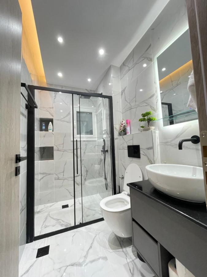 Apollo 2 Bd Jacuzzi Suite Атина Екстериор снимка