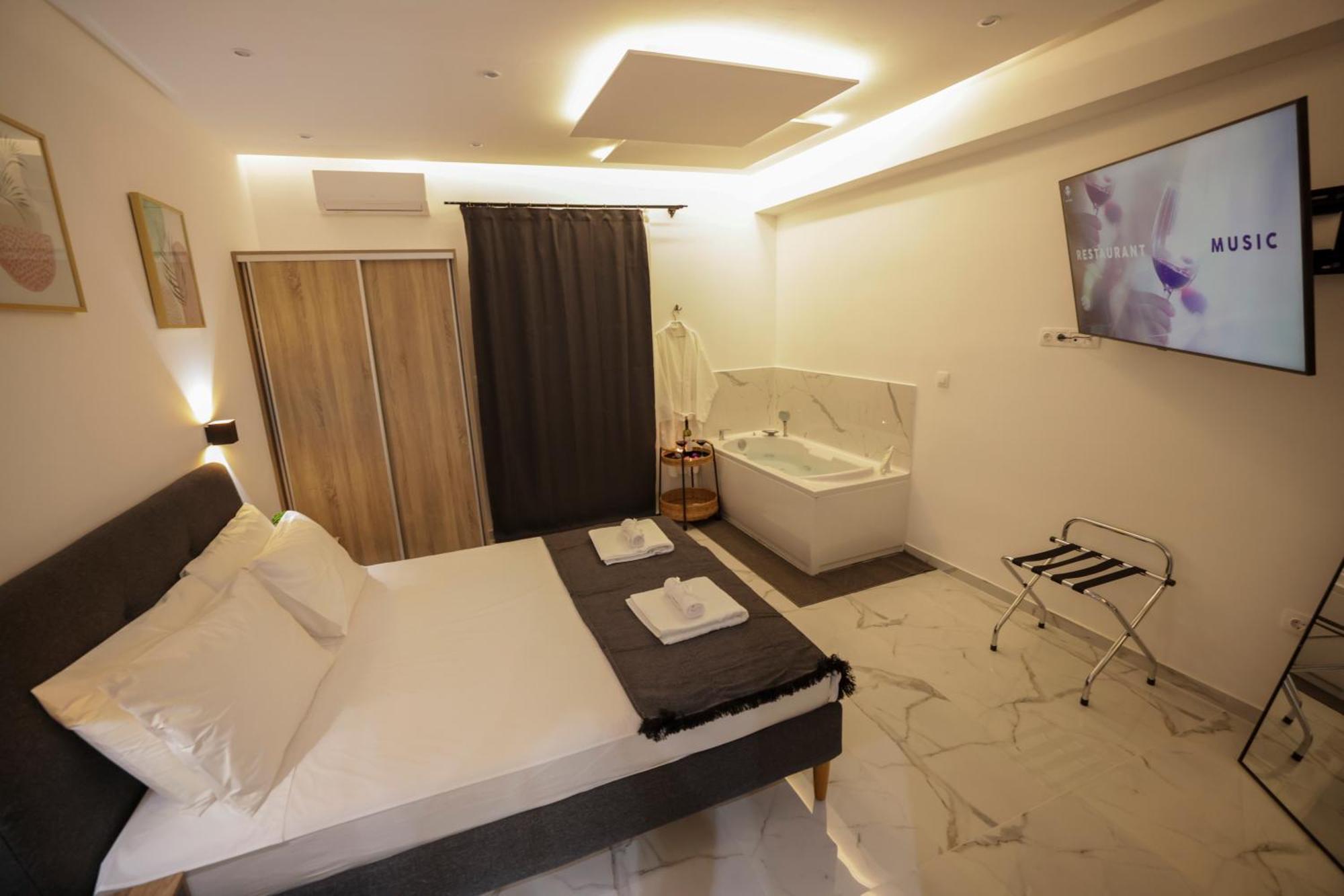 Apollo 2 Bd Jacuzzi Suite Атина Екстериор снимка